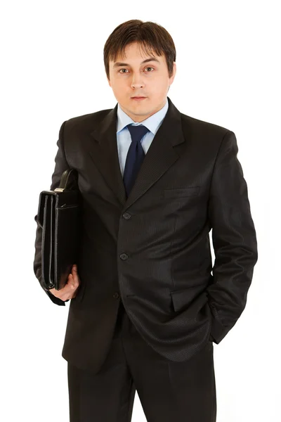 Joven empresario serio con maletín en la mano — Foto de Stock