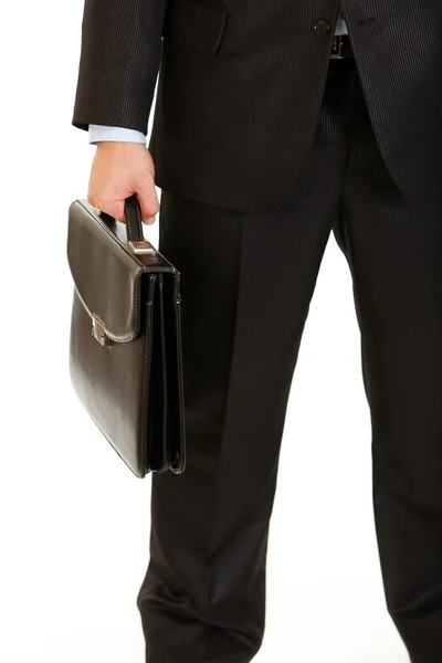 Podnikatel v ruce drží aktovku. detail. — Stock fotografie