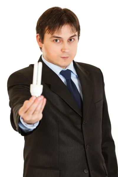 Un jeune homme d'affaires confiant tenant la lampe à la main — Photo