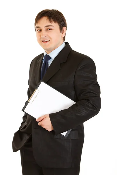 Sorrindo homem de negócios moderno segurando prancheta em branco nas mãos — Fotografia de Stock