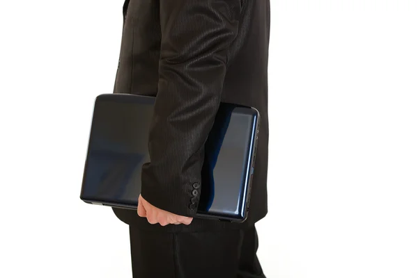 Empresario sosteniendo computadoras portátiles en la mano. Primer plano. . — Foto de Stock