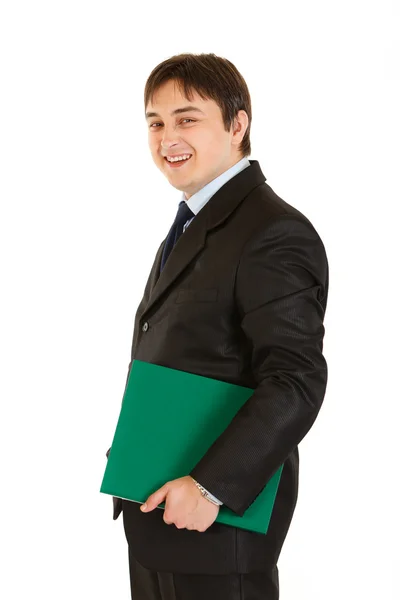 Смеющийся современный бизнесмен, держащий в руках папку — стоковое фото