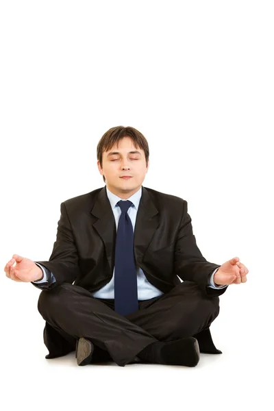Meditando hombre de negocios moderno sentado en el suelo —  Fotos de Stock
