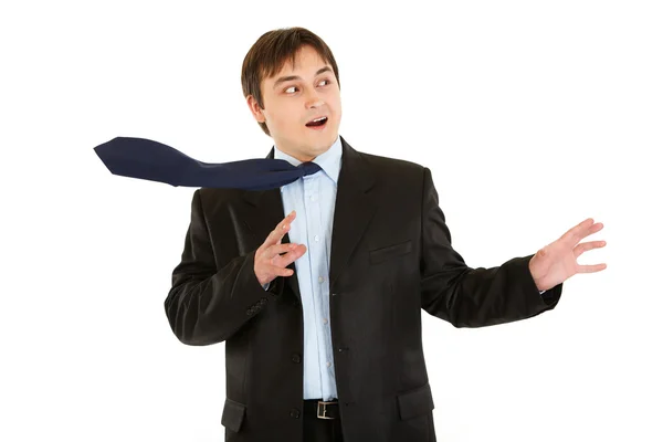 Döbbenve fiatal üzletember, a nyakkendő fúj — Stock Fotó