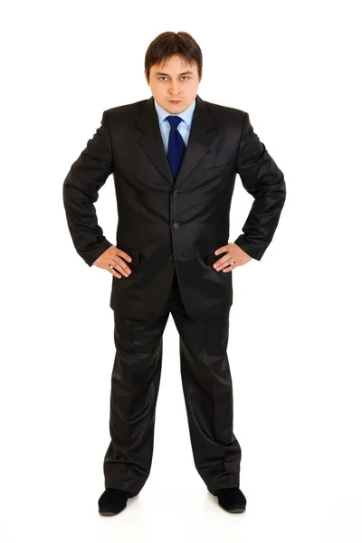Retrato de longitud completa de estricto hombre de negocios con las manos en las caderas con atención l — Foto de Stock