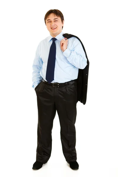 Полный портрет улыбающегося бизнесмена с курткой на плече — стоковое фото