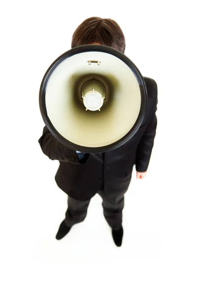 Бизнесмен, стоящий перед камерой и говорящий в мегафон — стоковое фото
