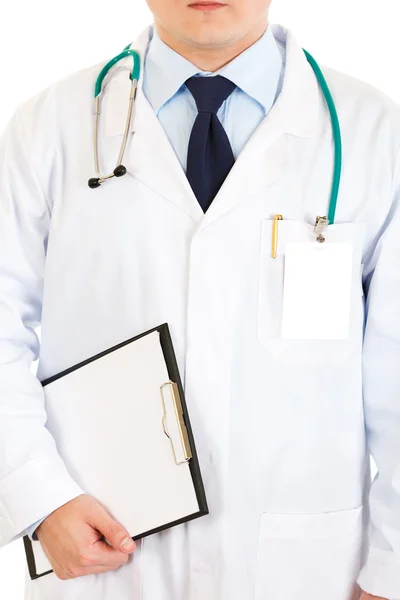 Medical doctor with stethoscope holding clipboard. Close-up. — Stock Photo, Image