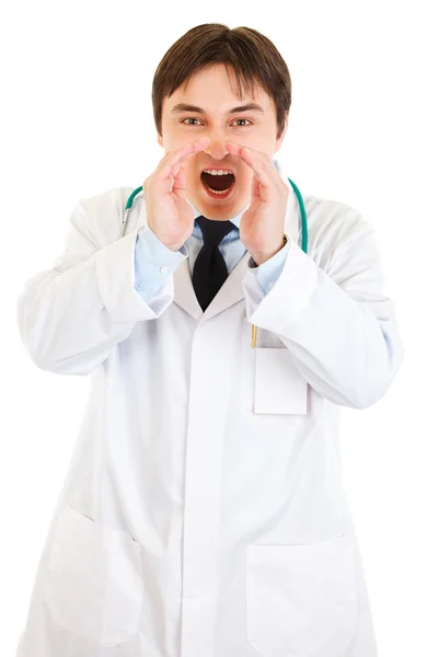 Злой доктор кричит через руки в форме мегафона — стоковое фото