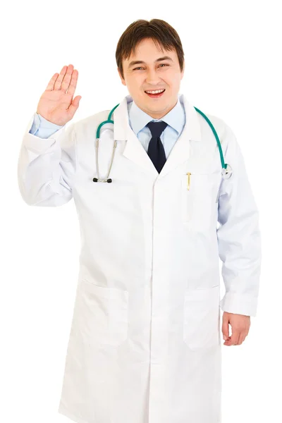 S úsměvem lékař ukazující oslovení gesto — Stock fotografie