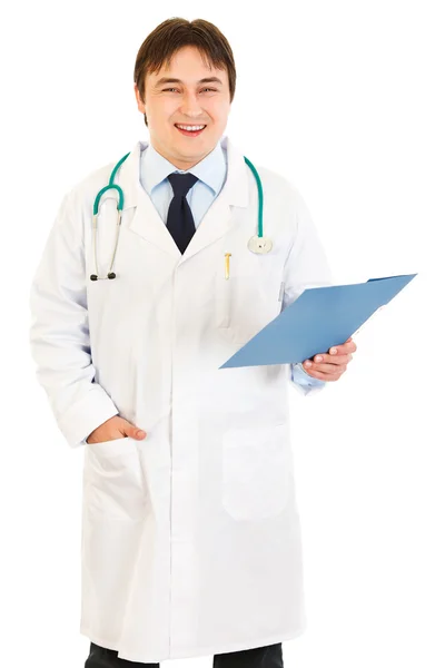 Zadowolony lekarz trzymając w ręku medyczny wykres — Zdjęcie stockowe