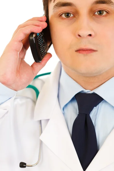 Medico che parla al cellulare — Foto Stock