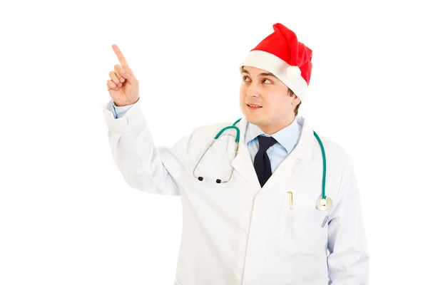 Medico in cappello di Babbo Natale che punta il dito in angolo a copia sp — Foto Stock