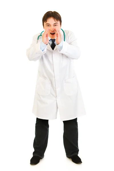 Vrolijke arts schreeuwen door megafoon vormige handen — Stockfoto