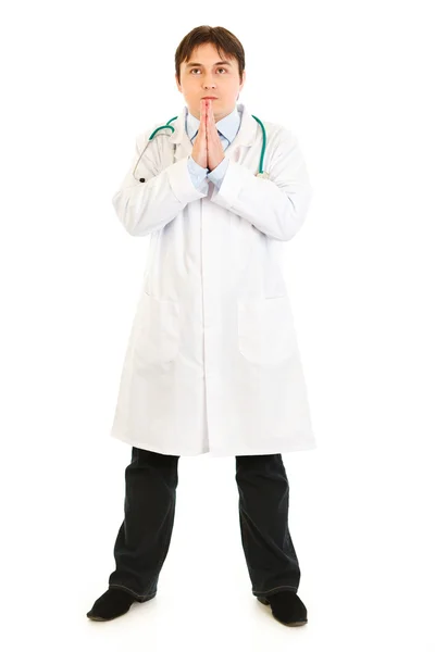 Junger Arzt betet für den Erfolg — Stockfoto