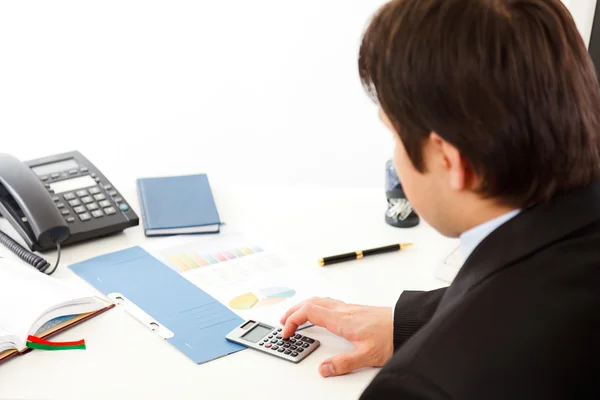 Podnikatel sedí v kanceláři a práci s dokumenty, finanční. — Stock fotografie