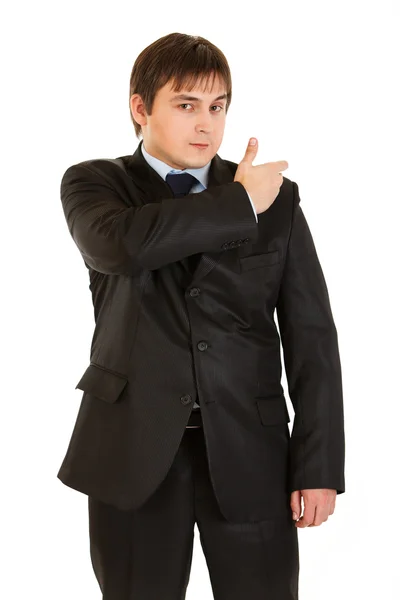 Elegante jonge zakenman borstelen zijn pak — Stockfoto