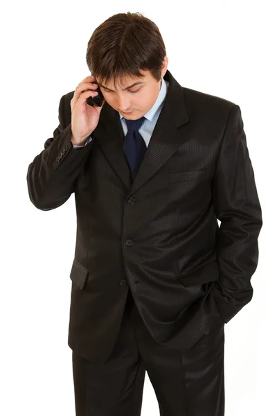 Homem de negócios moderno falando no telefone móvel — Fotografia de Stock