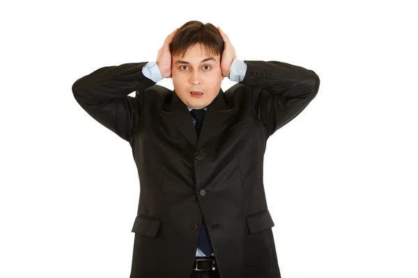 Стресс современного бизнесмена с руками возле головы — стоковое фото