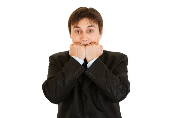 Vystrašený mladý podnikatel drží za ruce u úst — Stock fotografie