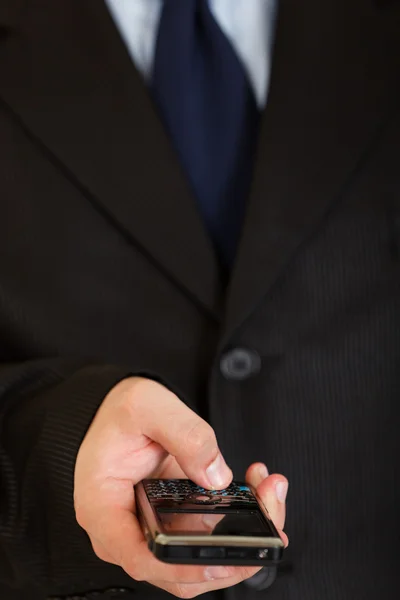 Mobiele telefoon in man hand. mobiele communicatie. Close-up. — Stockfoto