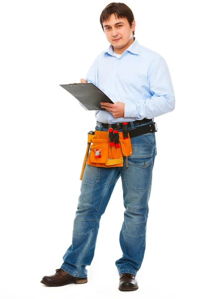 Ganzes Porträt eines Bauarbeiters mit Klemmbrett — Stockfoto