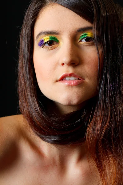 Abartılı saç stili ile güzel kız portresi — Stok fotoğraf