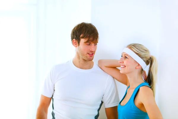 Portrait of handsome guy and pretty girl in sportswear — Stock Photo, Image