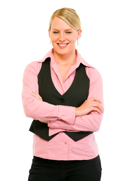 Портрет улыбающейся деловой женщины со скрещенными руками на груди — стоковое фото