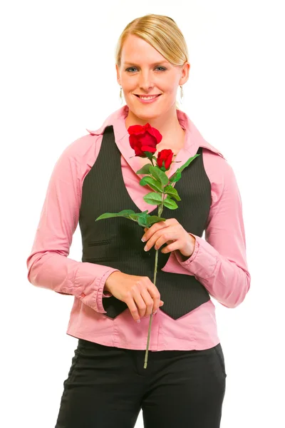 Χαμογελώντας γυναίκα σύγχρονη επιχείρηση με κόκκινα τριαντάφυλλα στο χέρι — Φωτογραφία Αρχείου