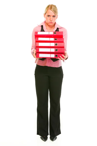 Zmęczony kobiece business sekretarz gospodarstwa foldery stosu — Zdjęcie stockowe