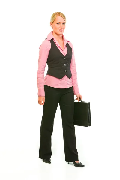Felice donna d'affari moderna con valigia fare passo — Foto Stock