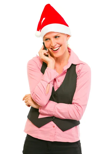Sorrindo mulher de negócios moderna em Santa Hat falando telefone celular — Fotografia de Stock