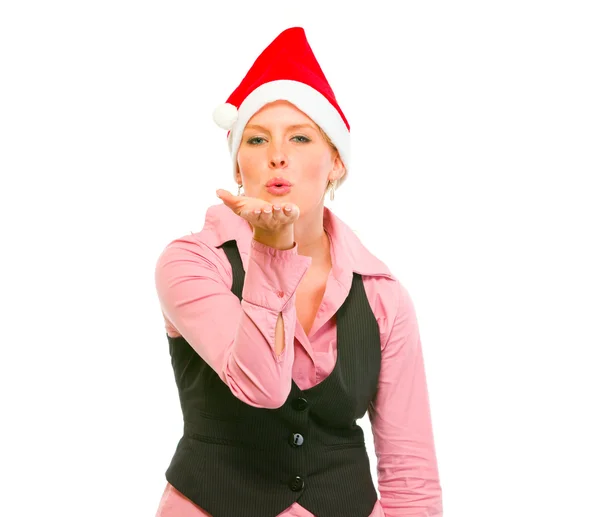 Krásné moderní obchodní žena v santa hat foukání polibek — Stock fotografie