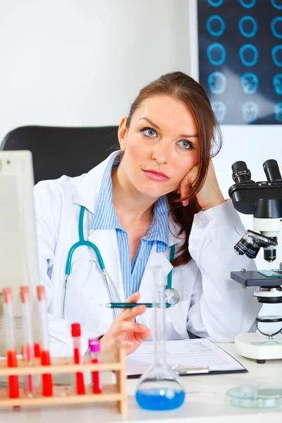 Female medical doctor bored at work — Stock Photo, Image