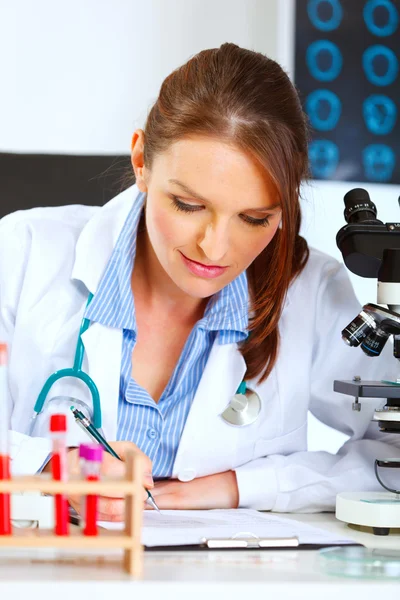 Female medical doctor working at office — Stock Photo, Image
