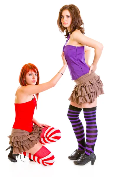 Niedliche Mädchen auf Knien betteln ihre Freundin — Stockfoto