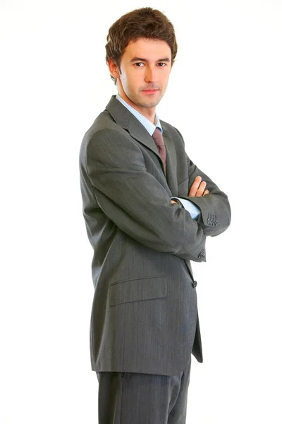 Homem de negócios moderno confiante com perfil de pé de braços cruzados — Fotografia de Stock
