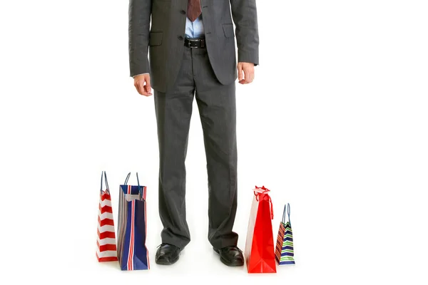 Einkaufstüten in der Nähe von Geschäftsmannsbeinen — Stockfoto