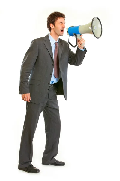 Современный бизнесмен кричит через мегафон изолированный на белом — стоковое фото