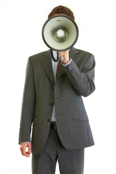 Hombre de negocios moderno sosteniendo megáfono en frente de la cara — Foto de Stock