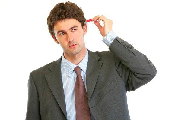 Homme d'affaires moderne essayant de brancher flash USB dans la tête — Photo