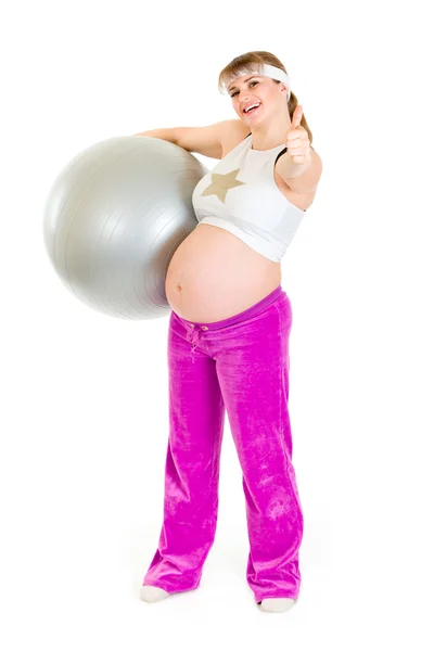 Беременная женщина занимается пилатесом на сером мяче — стоковое фото