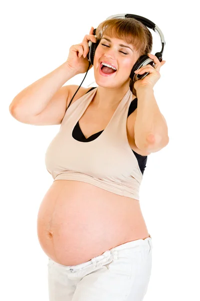 Kobieta w ciąży szczęśliwy słuchania muzyki w słuchawkach — Zdjęcie stockowe