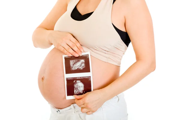 Mulher grávida segurando eco nas mãos. Close-up . — Fotografia de Stock
