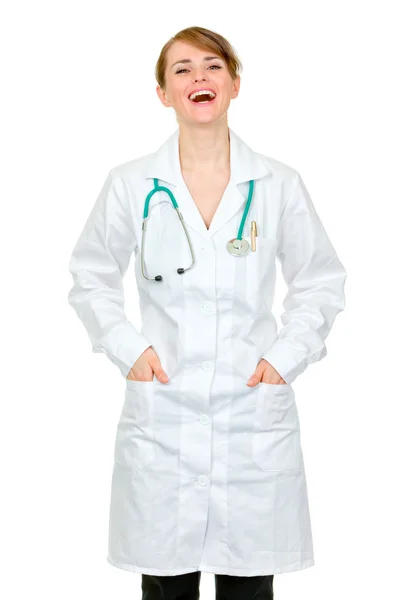 Lachen arts vrouw bedrijf handen in de zakken van gewaad — Stockfoto