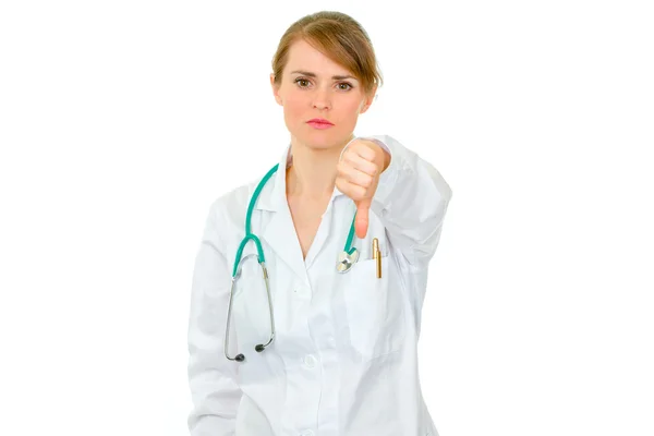 Médico serio mujer mostrando los pulgares hacia abajo — Foto de Stock