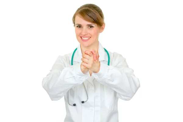 Χαμογελώντας γυναίκα ιατρός προβολή εταιρικής σχέσης χειρονομία — Φωτογραφία Αρχείου
