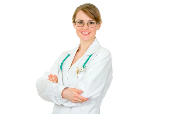 Χαμογελώντας γυναίκα ιατρός με γυαλιά κρατώντας διέσχισαν όπλων — Φωτογραφία Αρχείου
