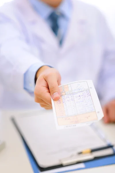 Close-up op medisch recept in de hand van arts — Stockfoto